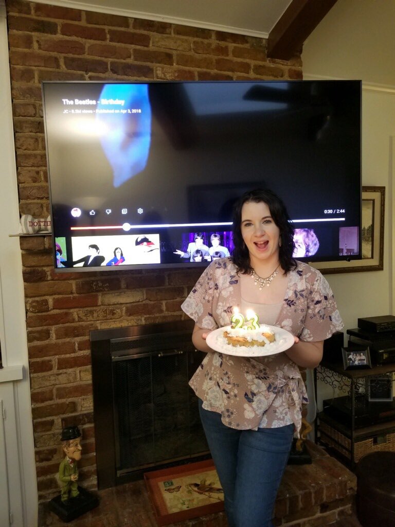 celiaann35's tweet photo. happy b-day to me ✨ https://t.co/IuV4NJvZHP