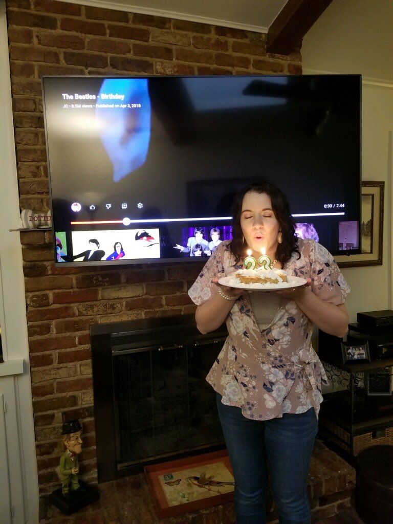 celiaann35's tweet photo. happy b-day to me ✨ https://t.co/IuV4NJvZHP