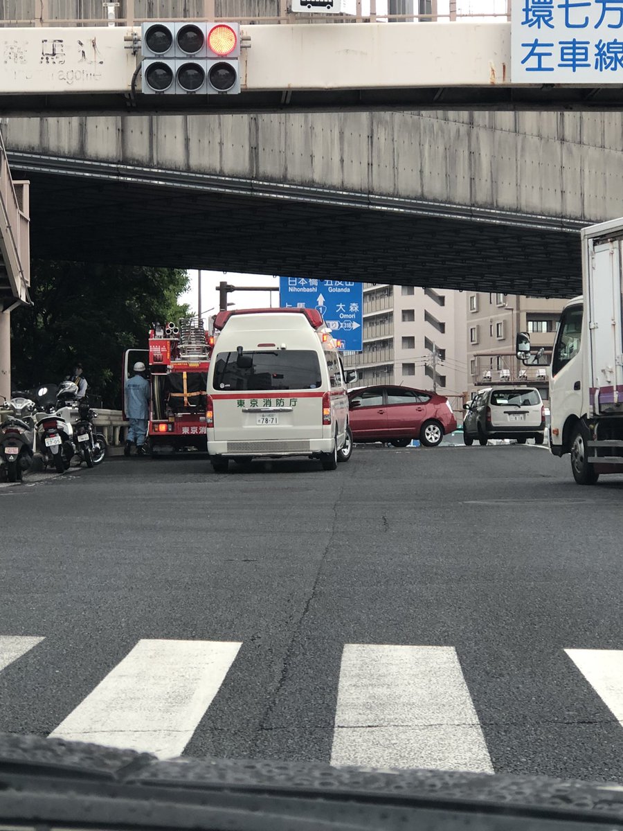 sslakeNFT's tweet photo. I was caught in a traffic jam for an hour because of this guy to get on the highway just 5 kilometers away https://t.co/uK5LNRpgJF