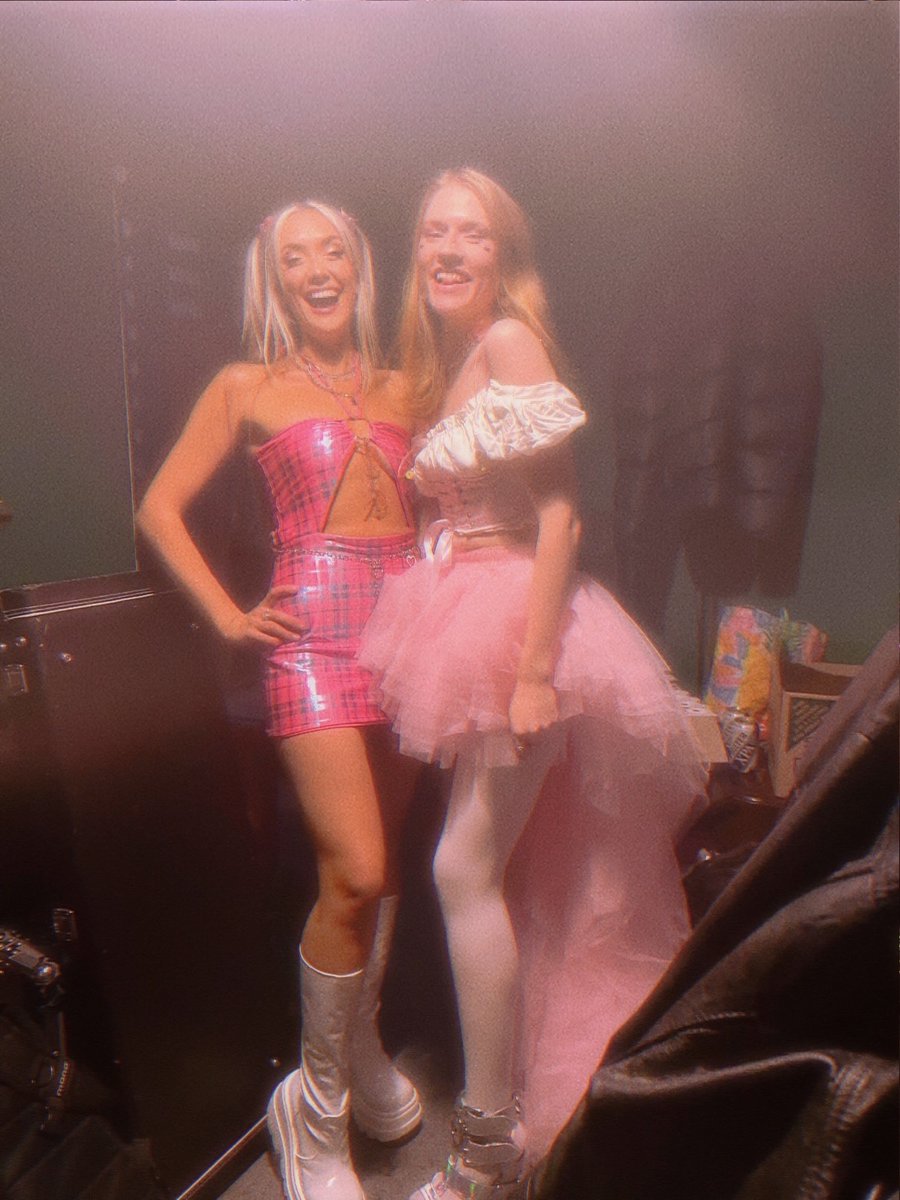 witching_hour__'s tweet photo. nothing to see here, just 2 pink fairies blessing ur feed 🧚🏻💕✨ @DGC4zachbraff x @witching_hour__ - bringing pastel dream bubblegum 90s pop punk energy to ur monday morning?! we LOVE to see it 👀

📸: @shannen_egan https://t.co/mEyCXw92Mf