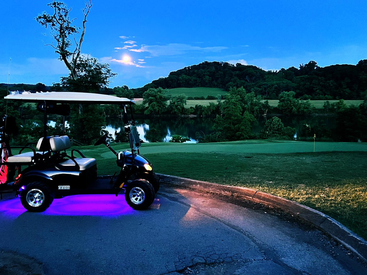 eric_mcgaha's tweet photo. Blood Moon Golf ⛳️ 🌝 https://t.co/aFE5BJ7t37
