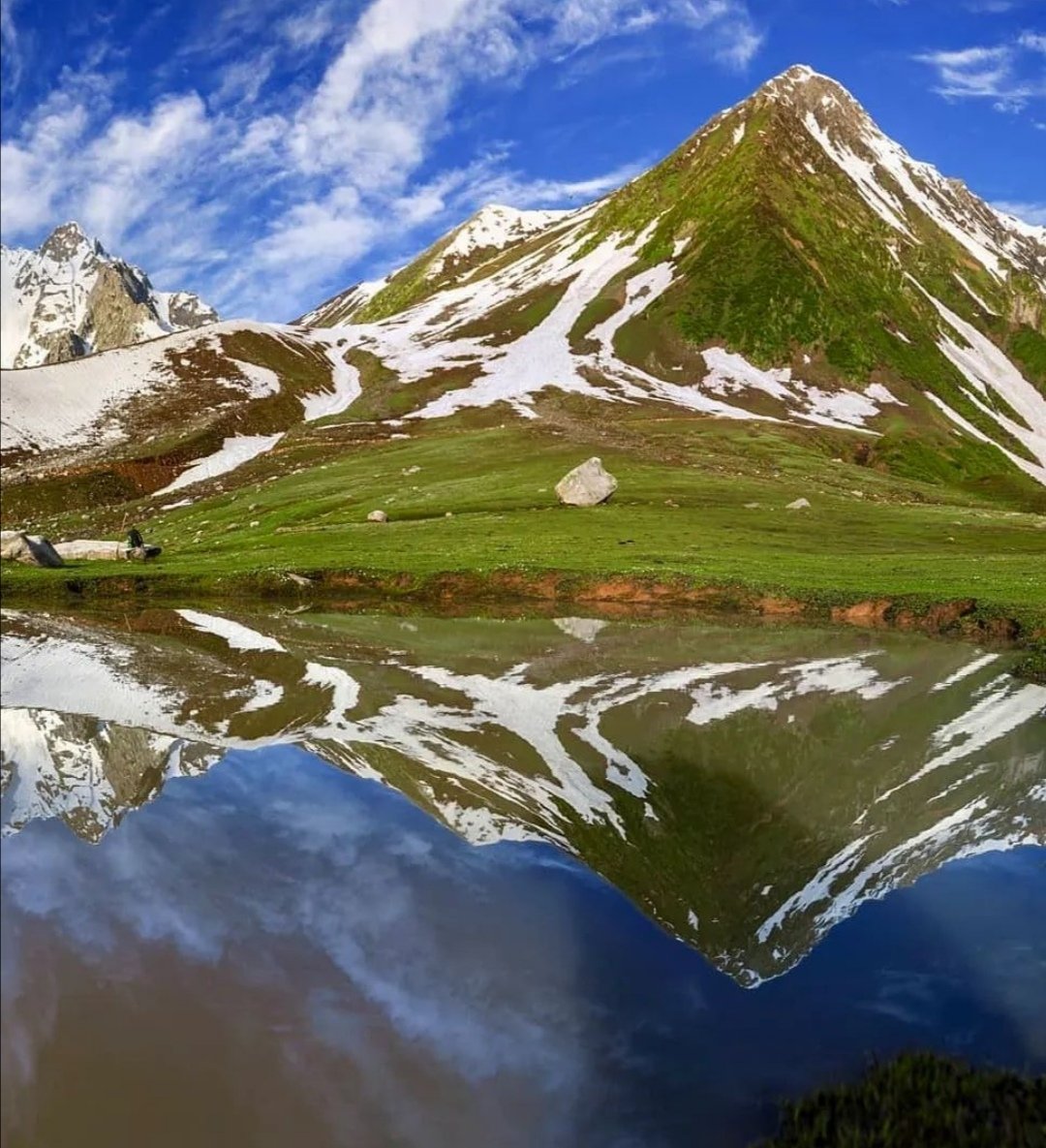 MindsettersPak's tweet photo. Jabri Behek villege on the way to Baboon Top, Neelum Valley, Azad Kashmir Pakistan 🇵🇰
Photos By Farooq Seeru

#mindsetters #PyaraPakistan #famous #Pakistan #kashmir #neelamvalley https://t.co/RWQhaDIi2i