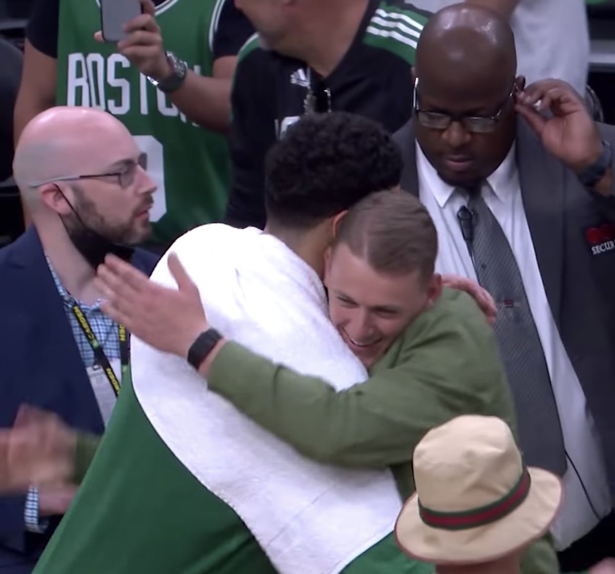 NestPgs's tweet photo. Jayson Tatum and Mac Jones ❤️💙☘️ https://t.co/FNqaCuG93E