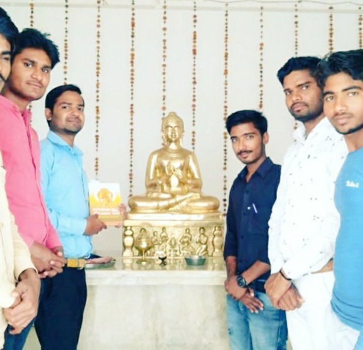 प्रज्ञा , शील , करुणा 
का यथार्थ ज्ञान मार्ग दिखाने वाले तथागत गौतम बुद्ध के जन्मदिन के अवसर पर समस्त विश्व को शुभकामनाएं
शांति और ज्ञान के प्रतीक बुद्ध को कोटि कोटि प्रणाम🙏🙏🙏🙏🙏🙏