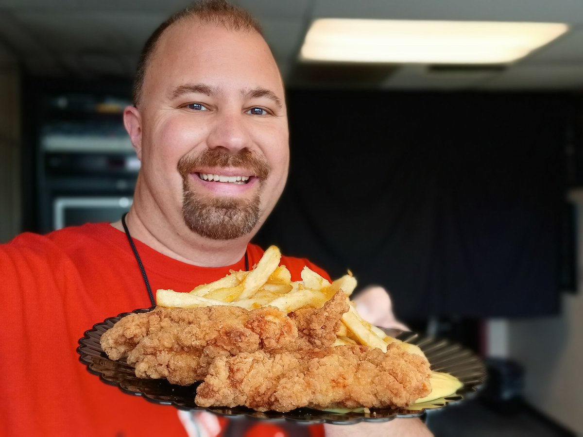 davetaylorradio's tweet photo. No sides unless you count the fries - Day 135 of the 8th year - 3,057 days in a row - chicken fingers and fries - #day135 #day3057 #chickenfingers #sideoffries https://t.co/hFoy4AncCs