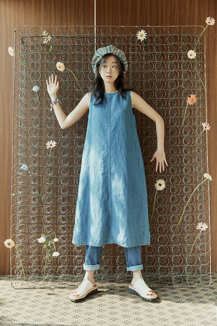 kimdamidaily's tweet photo. #김다미 #KimDami x Studio Tomboy

Back Tie Denim One-piece

My Summer Dressing: One Summer Day in the Life 

🖇️ https://t.co/Xh3hdHDcvD https://t.co/vr9iWDAQJo