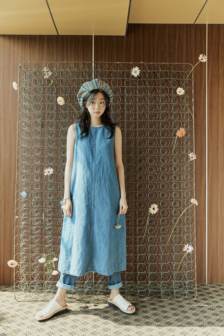 kimdamidaily's tweet photo. #김다미 #KimDami x Studio Tomboy

Back Tie Denim One-piece

My Summer Dressing: One Summer Day in the Life 

🖇️ https://t.co/Xh3hdHDcvD https://t.co/vr9iWDAQJo