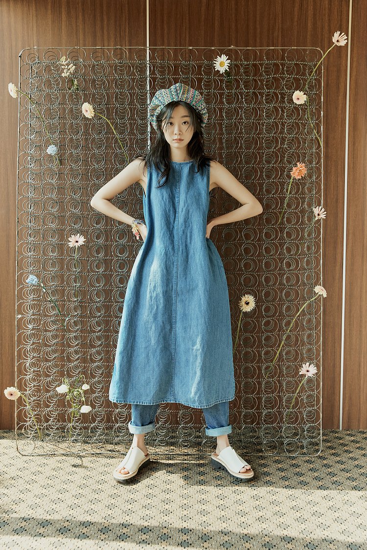 kimdamidaily's tweet photo. #김다미 #KimDami x Studio Tomboy

Back Tie Denim One-piece

My Summer Dressing: One Summer Day in the Life 

🖇️ https://t.co/Xh3hdHDcvD https://t.co/vr9iWDAQJo