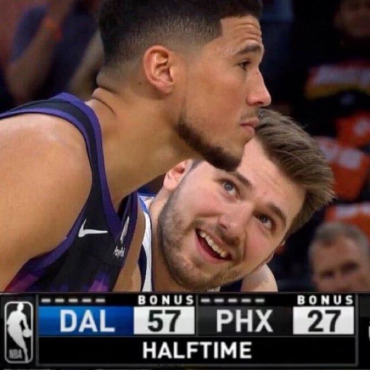 ComplexSports's tweet image. They say a picture is worth a thousand words 😭