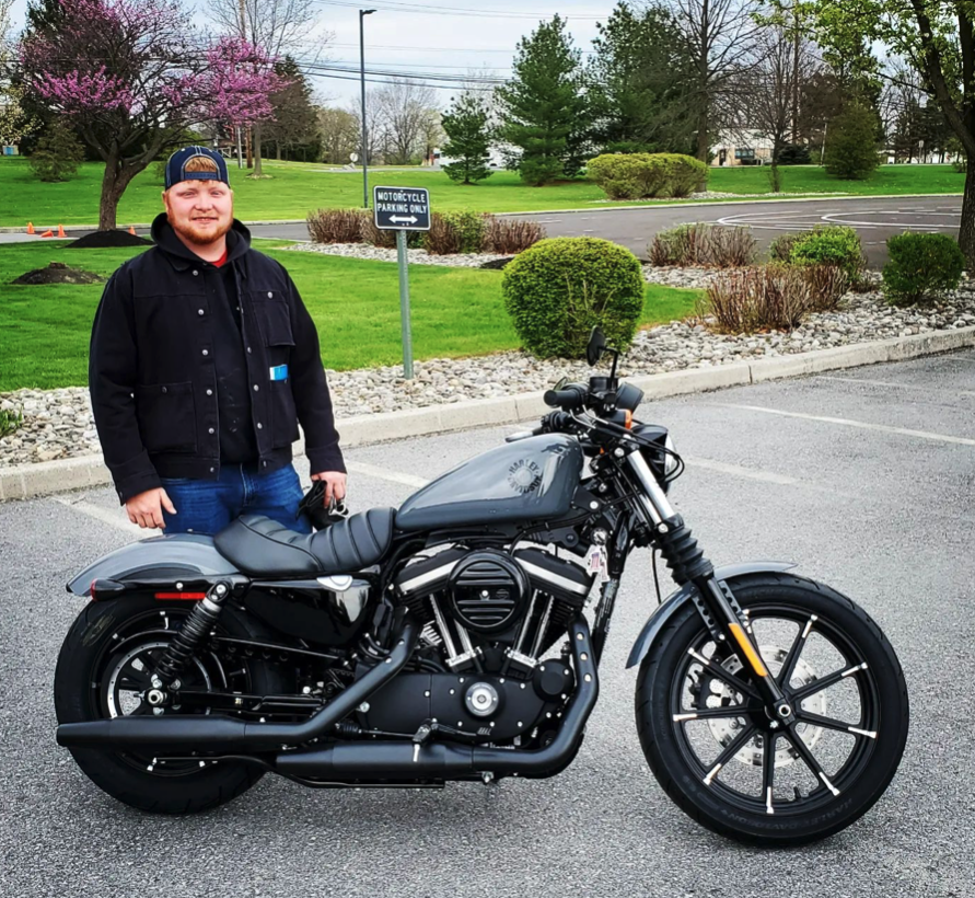 CHDofReading's tweet photo. Congratulations Rudy on your new 2022 Sportster XL883N Iron in Gunship Gray! https://t.co/VQzwtofHxI
#harleydavidson #chdofreading #sportster#sporty # xl883n #evolution #evo #883 #883iron #gunshipgray#freedommachine #letsride #firstharley https://t.co/gkSKyM3lQO
