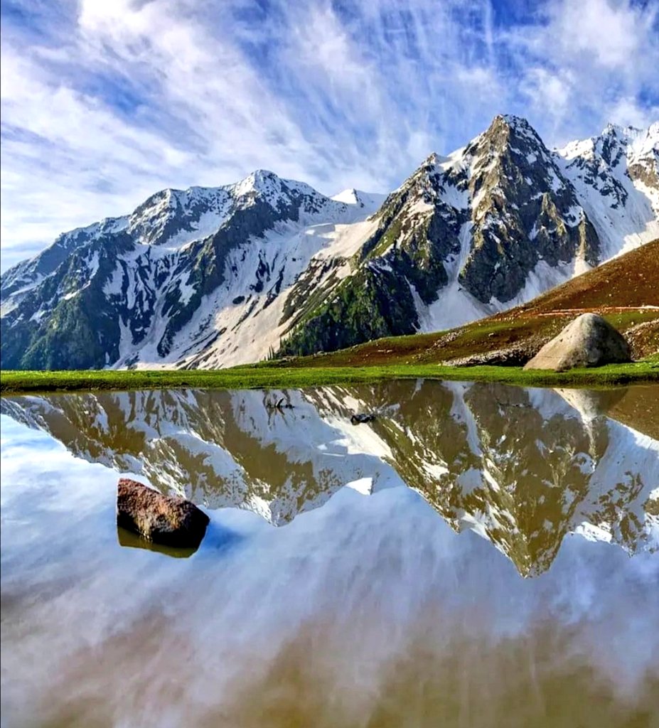 MindsettersPak's tweet photo. Jabri Behek villege on the way to Baboon Top, Neelum Valley, Azad Kashmir Pakistan 🇵🇰
Photos By Farooq Seeru
#mindsetters #PyaraPakistan #famous #Pakistan #kashmir #neelamvalley https://t.co/asTpcBnPxI