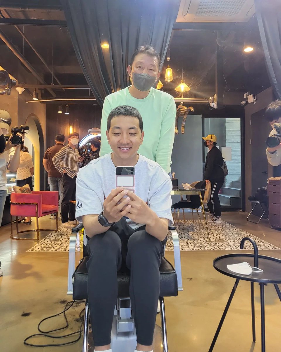 every_HH's tweet photo. 220516

아쉽게 이번 시즌을 마무리해서  개인적으로 너무 아쉬운 시즌이였습니다. 많이 응원해주신 팬분들께 죄송합니다.🙏
건강하게 남자가 되어서  잘 돌아오겠습니다.저를 잊지 말아주세용😂❤ 
D리그 많이 사랑해주세요
KT도 많이 사랑해주세요
충성💪

#허훈 https://t.co/JPFDtIsfoN