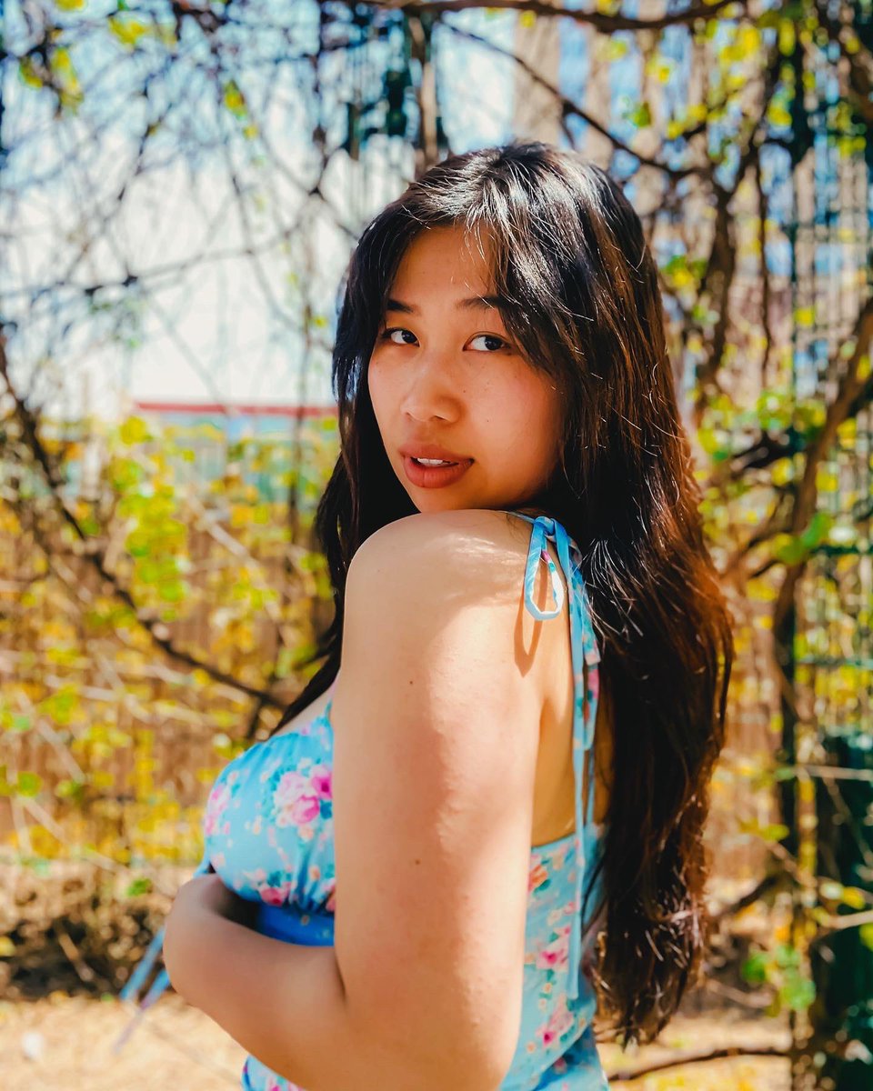 SandBaeee's tweet photo. May 14 • Hmong Day • Spring after the Storm

#bluefloral #hmongday #selfie #selca #instagood #spring #selfphotography #staybeautiful https://t.co/mfievtUlVm