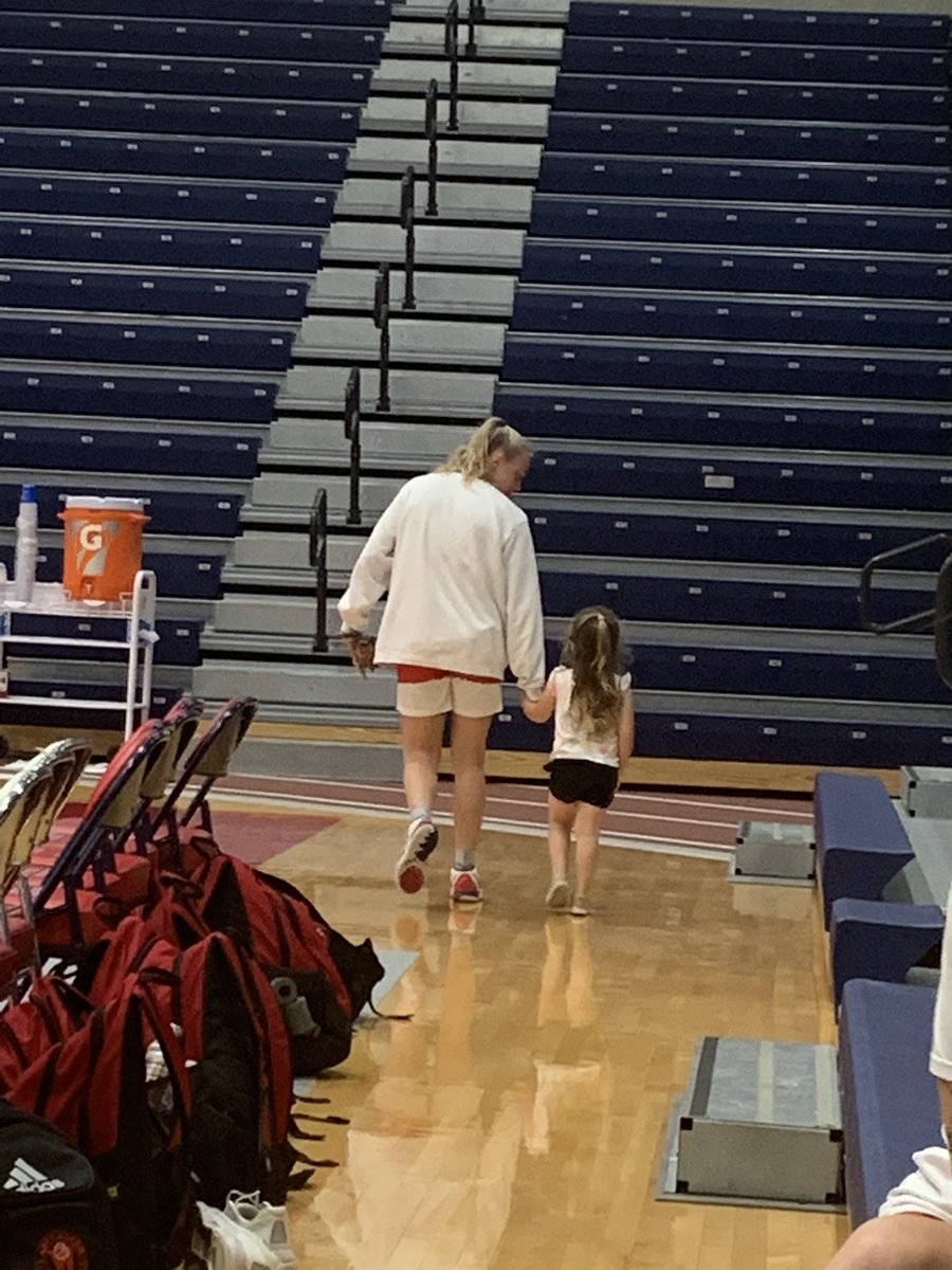 CoachPruettSVSU's tweet photo. ⭐️senior spotlight⭐️ 
Kaitlyn “Z” Zarycki @k_zarycki Z is ABOUT winning.Z is ABOUT hard work.Z is ABOUT her teammates. U will not meet any1 who works as hard as this kid in mastering the 🏀 court. She is humble, intentional, and, oh yeah, she’s insane at 🏀. Love the person UR, Z https://t.co/8GTwmSUy8y