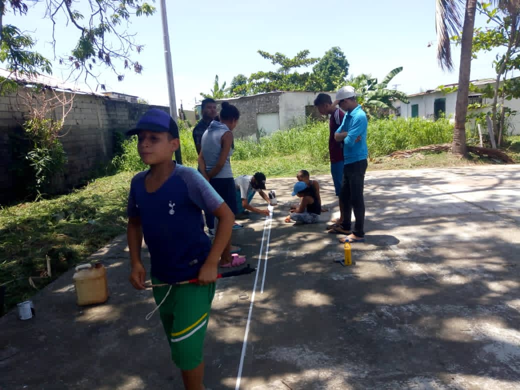 Nuestra Juventud del Edo. <a href="/Apure_Rebel_MRT/">@Apure_MRT</a>  Resp. Carlos Hernández, realiza jornada de limpieza y pinta a la cancha de la Comunidad Apure Seco Sector el Poligono en el año #CulturaYDeporte aportando nuestro granito de arena fortaleciendo cada espacio recreativos.