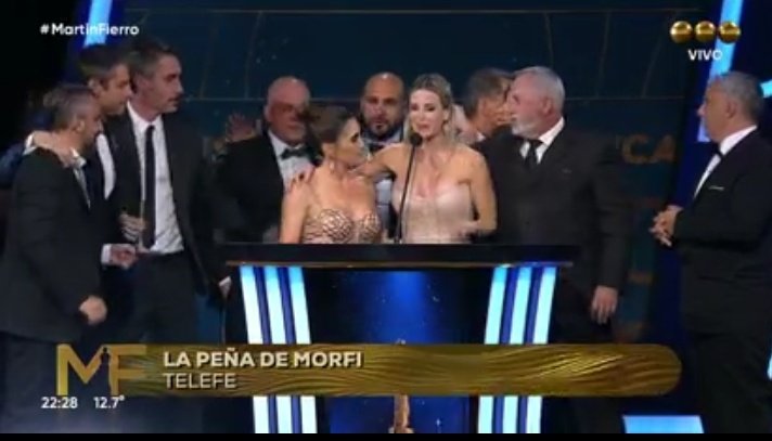 GANO #LaPeñaDeMorfi EMOCIONANDO A TODO EL PAIS EN RECUERDO DE GERARDO ROZIN EN PREMIOS #MartinFierro QUE METE PICOS DE 24.4 ARRASANDO POR <a href="/telefe/">telefe</a>