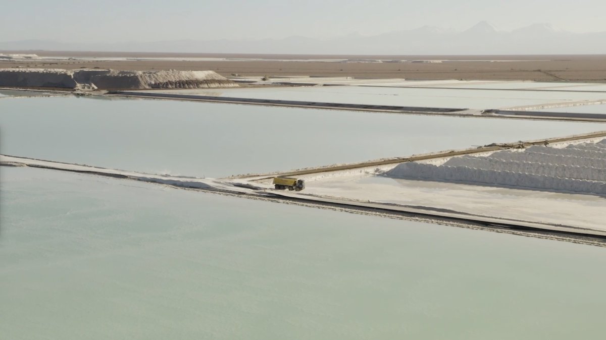 zachtoombs's tweet photo. This doc includes some truly wild spaces and landscapes. Very grateful to @luk_ep @kclancymedia @Erik__Ljung for capturing it all, @KEPyatt @andreaschmitzzz @vandiche for post-prod work, and @chilefixer for their crucial guidance in Chile. #NewsyInRealLife https://t.co/aAF0udY6ul