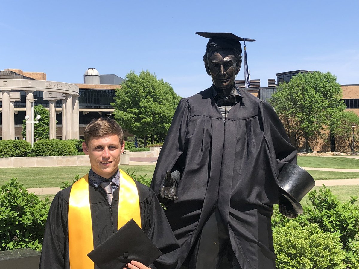 RogerMahony's tweet photo. One of the people in these pictures has just graduated “summa cum laude” with a double major. The other two had to google what that means! Congratulations @DanMahony_ on seizing the opportunity and smashing it! #UIS22 https://t.co/I05woY1swR