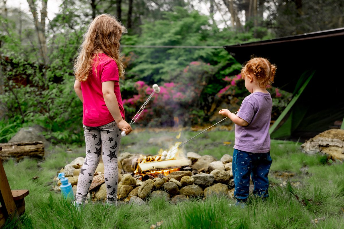 MidniteMikeShow's tweet image. This was my weekend. Spent it camping out.
These are my daughters roasting marshmallows.
This is life. I am truly blessed. 
#Outdoors #Camping #Family