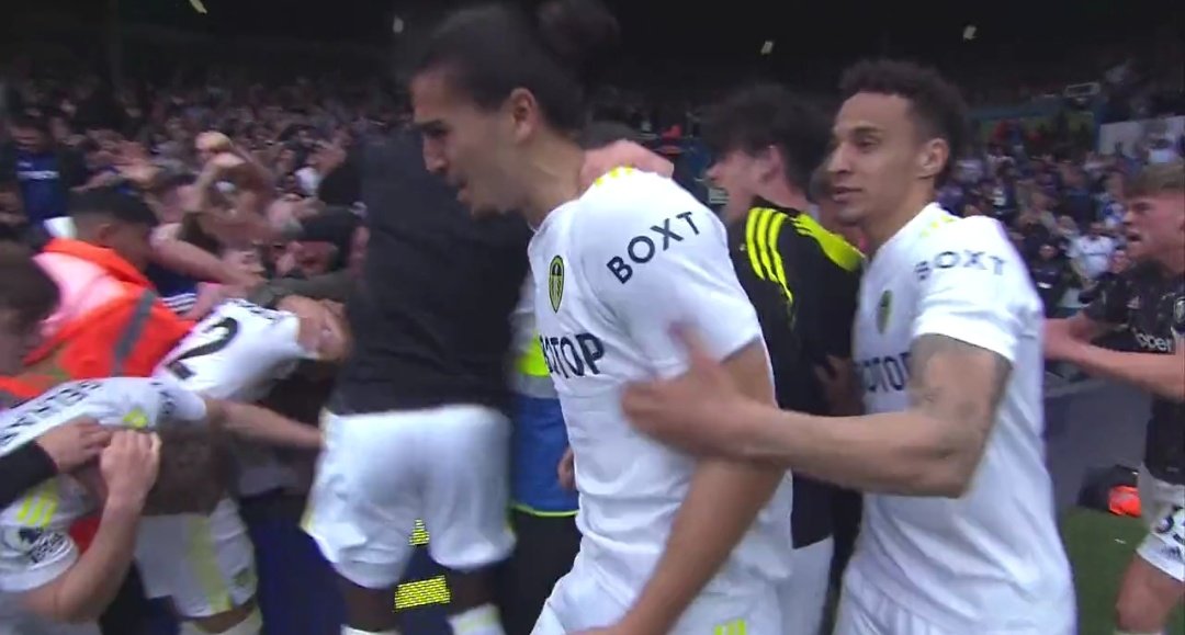 FlyingFrome's tweet photo. This guy really deserved that moment.
He was thrown in at the deep end for Leeds and other than a few shaky games this season he's been immense.
#lufc #Pascalstruijk https://t.co/g6hEfobKX8