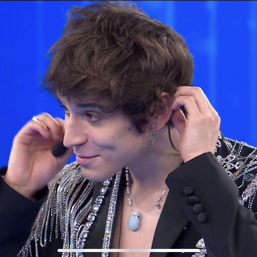 gio53252947's tweet photo. ho spento la tv  #Amici21 https://t.co/L6YcRuwlpC