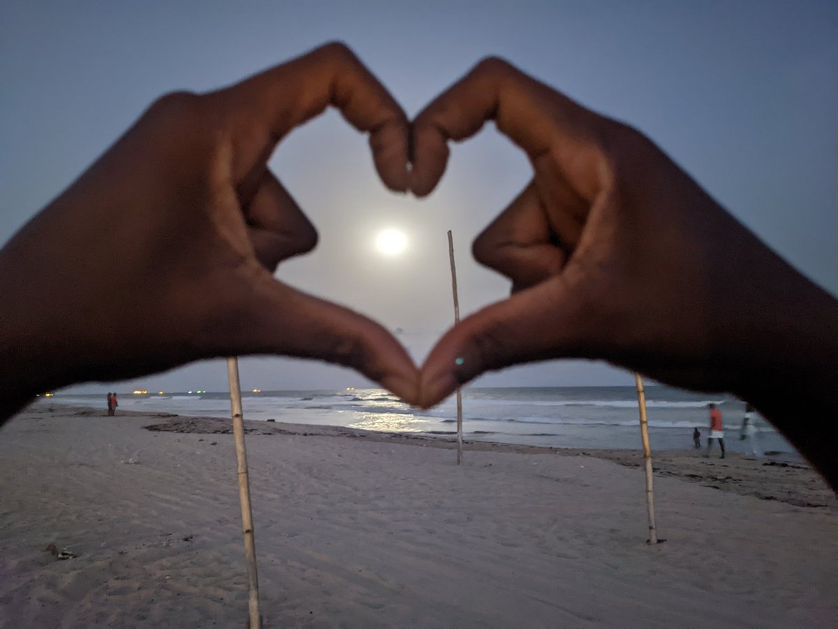 Scochy_'s tweet photo. Got these shots of the moon at Laboma Beach this evening.

#PixelNightSight
#shotonpixel https://t.co/IxWIxlNOUo