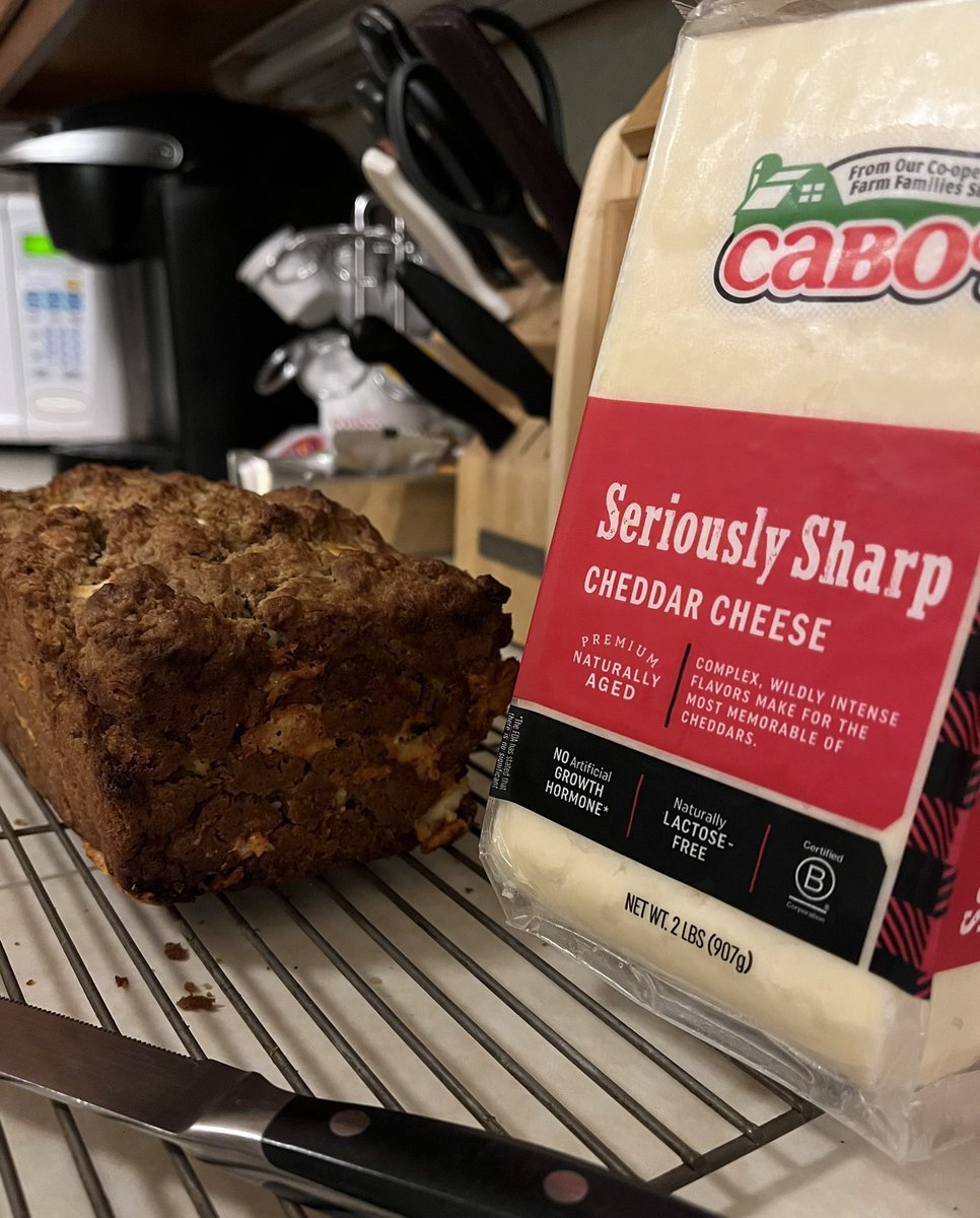 juliek_2020's tweet photo. Beer bread with hunks of #SeriouslySharp @cabotcheese cooling off to go with our roast beef tonight 😋 https://t.co/Y2OqN7MjdE