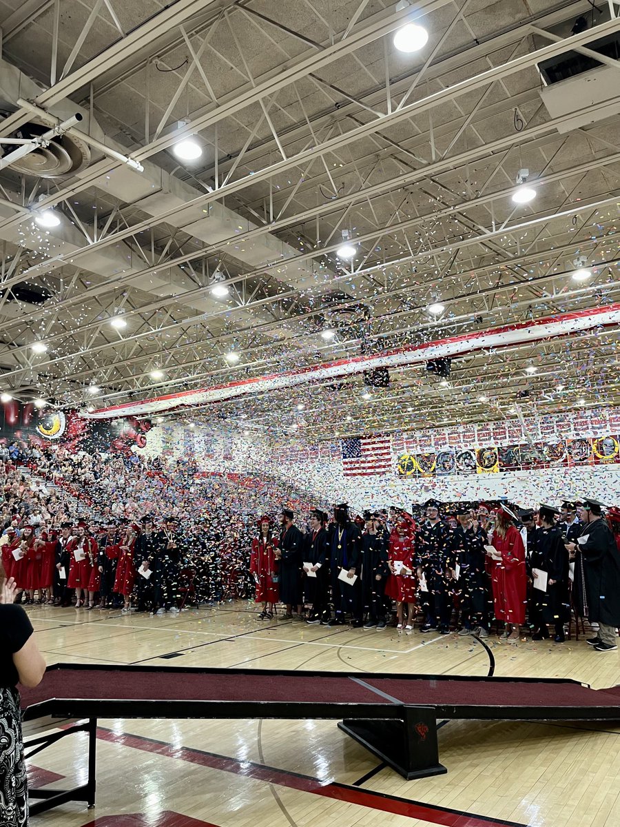 HCSDActivities's tweet photo. Congratulations Class of 2022! 🎉 https://t.co/AEsXHCbmze