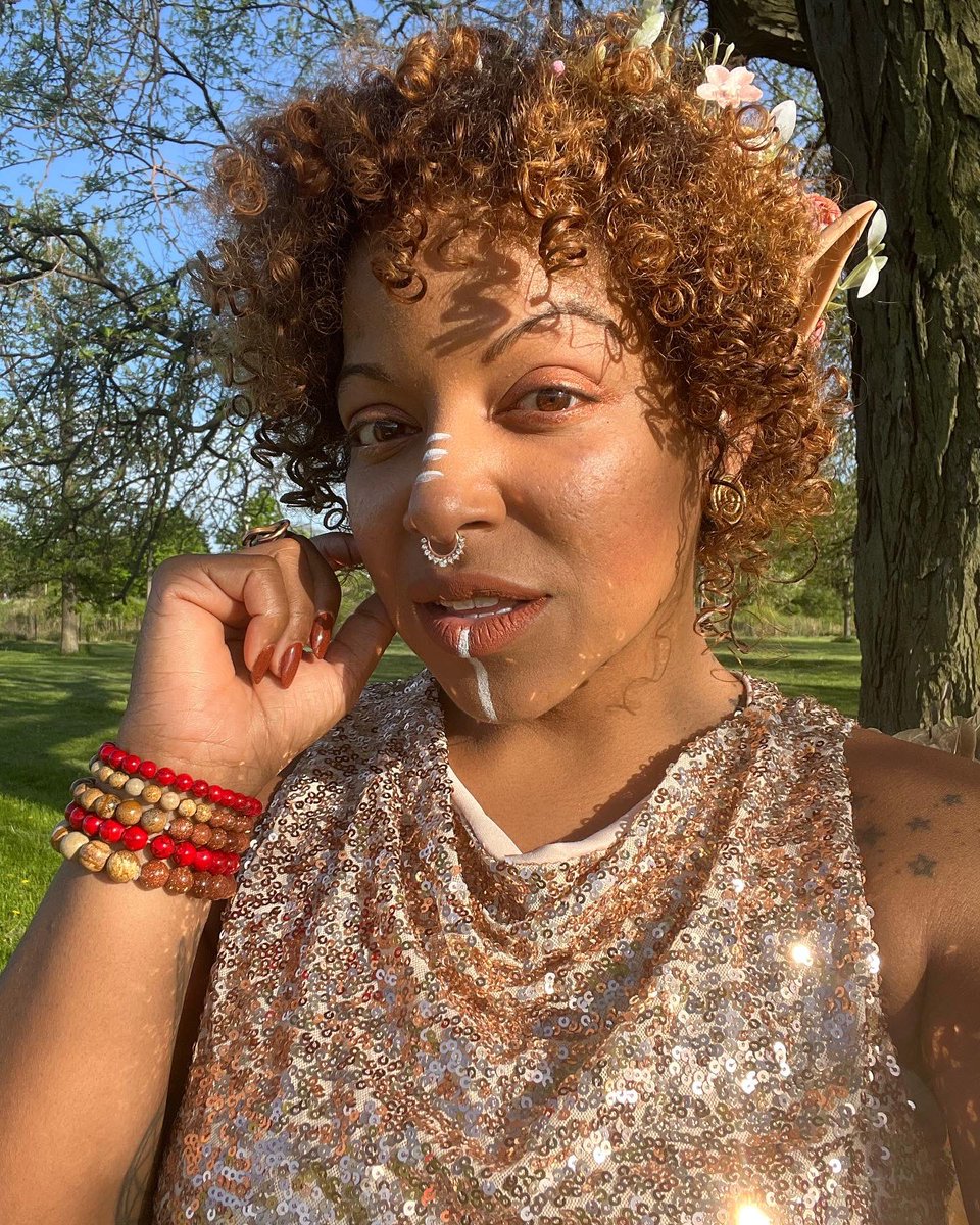 lisamariesocial's tweet image. For #BlackFaeDay, I spent the day adorned in my closest ancestor’s favorite color at #HumboldtPark. Here is a glimpse of my journey owning the originality of being. Plus, I launched a new limited edition @traveljerne bracelet set in honor of today.

lisamariejackson.com/links