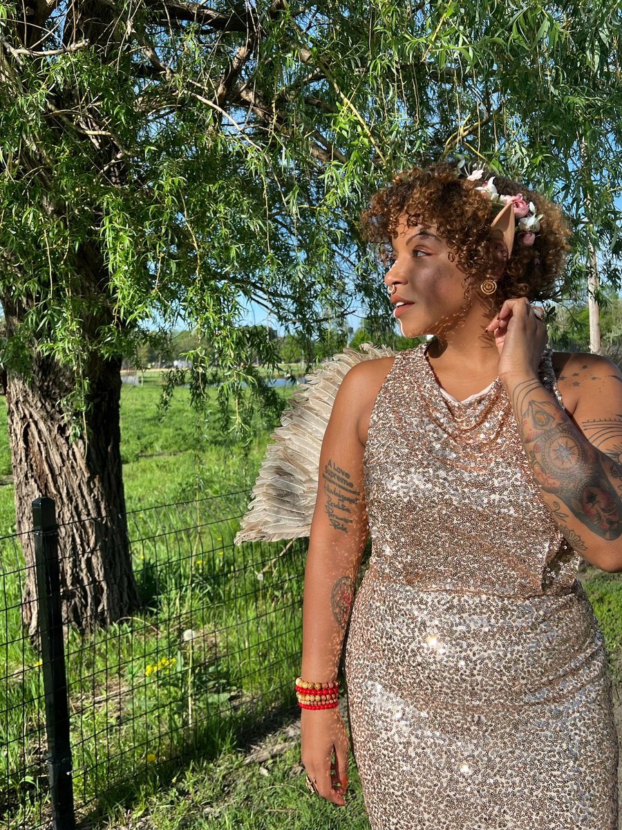 lisamariesocial's tweet image. For #BlackFaeDay, I spent the day adorned in my closest ancestor’s favorite color at #HumboldtPark. Here is a glimpse of my journey owning the originality of being. Plus, I launched a new limited edition @traveljerne bracelet set in honor of today.

lisamariejackson.com/links