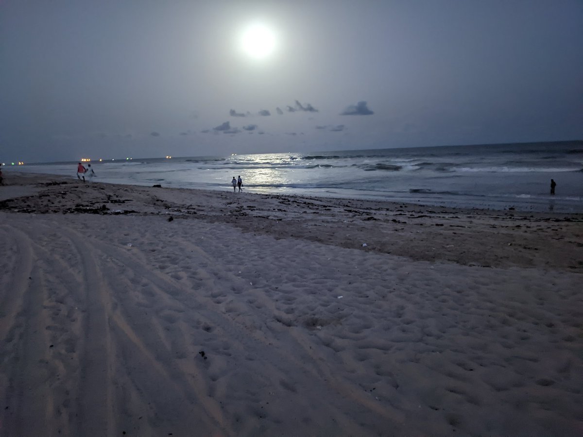 Scochy_'s tweet photo. Got these shots of the moon at Laboma Beach this evening.

#PixelNightSight
#shotonpixel https://t.co/IxWIxlNOUo