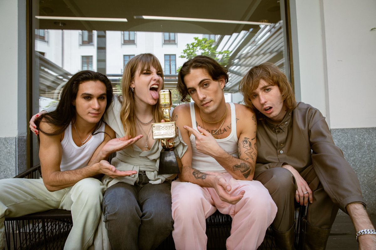 BBMAs's tweet image. Beggin&apos; for more music @thisismaneskin! Congrats on Top Rock Song! #BBMAs