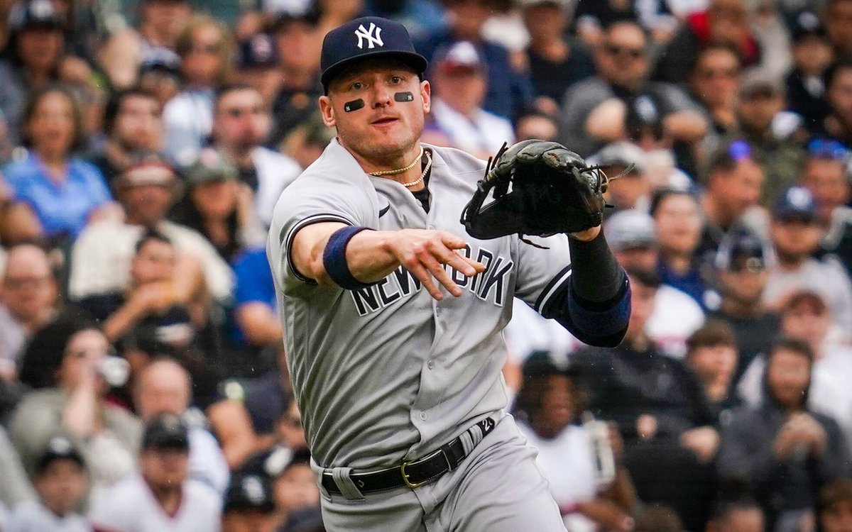 Yankees's tweet photo. 8 Straight Series Wins. 

#RepBX https://t.co/eQEyZMMWqp