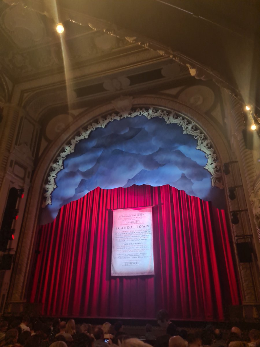 Caught the FINAL performance of Scandaltown <a href="/LyricHammer/">Lyric Hammersmith Theatre</a> last night! What a delightfully witty romp! 
#theatre #actor