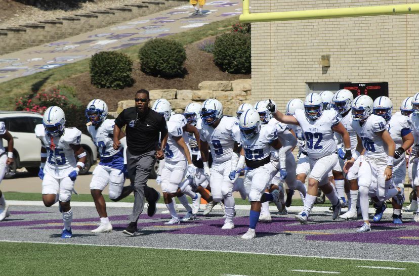 JonathanVeon's tweet photo. Beyond thankful to earn an offer to TIU. Thank you @CoachTillman for the opportunity. @KnoxRobinsonSHS @_hink2 @mileshenkel7 @CoachDwightVeon @CorbinConley https://t.co/GqGK3QJQX2