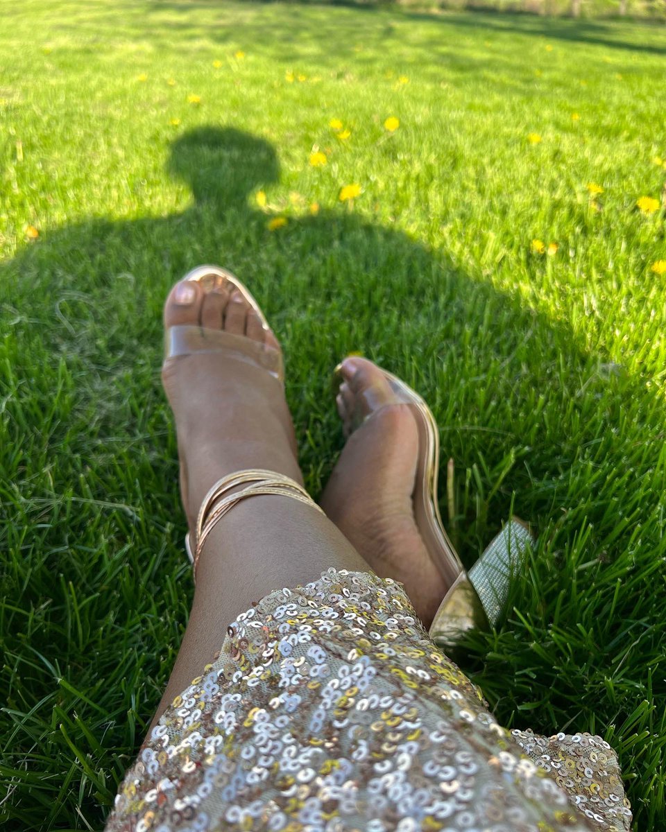 traveljerne's tweet image. For #BlackFaeDay, I spent the day adorned in my closest ancestor’s favorite color at #HumboldtPark. Here is a glimpse of my journey owning the originality of being. Plus, I launched a new limited edition @traveljerne bracelet set in honor of today.

traveljerne.com/collections/tr…