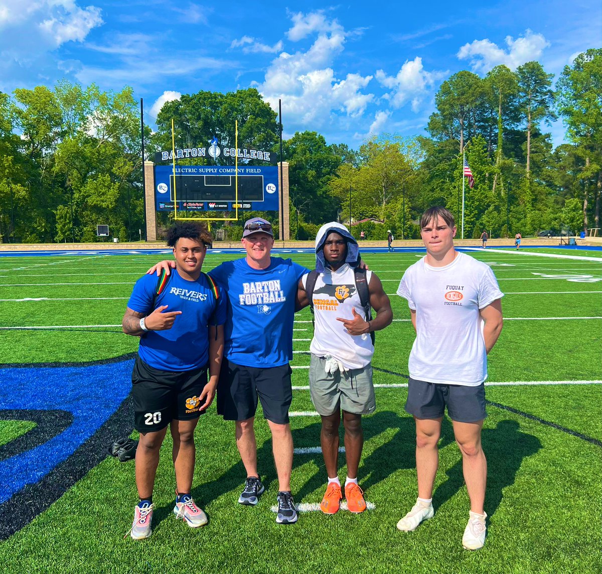 TheZachPearce2's tweet photo. Had a great time at the Barton Camp today, Thank you @FBCoachMariani @CoachBurnetteBC for inviting me. Can’t wait to come to Wilson again❗️ https://t.co/3MglHnmlea