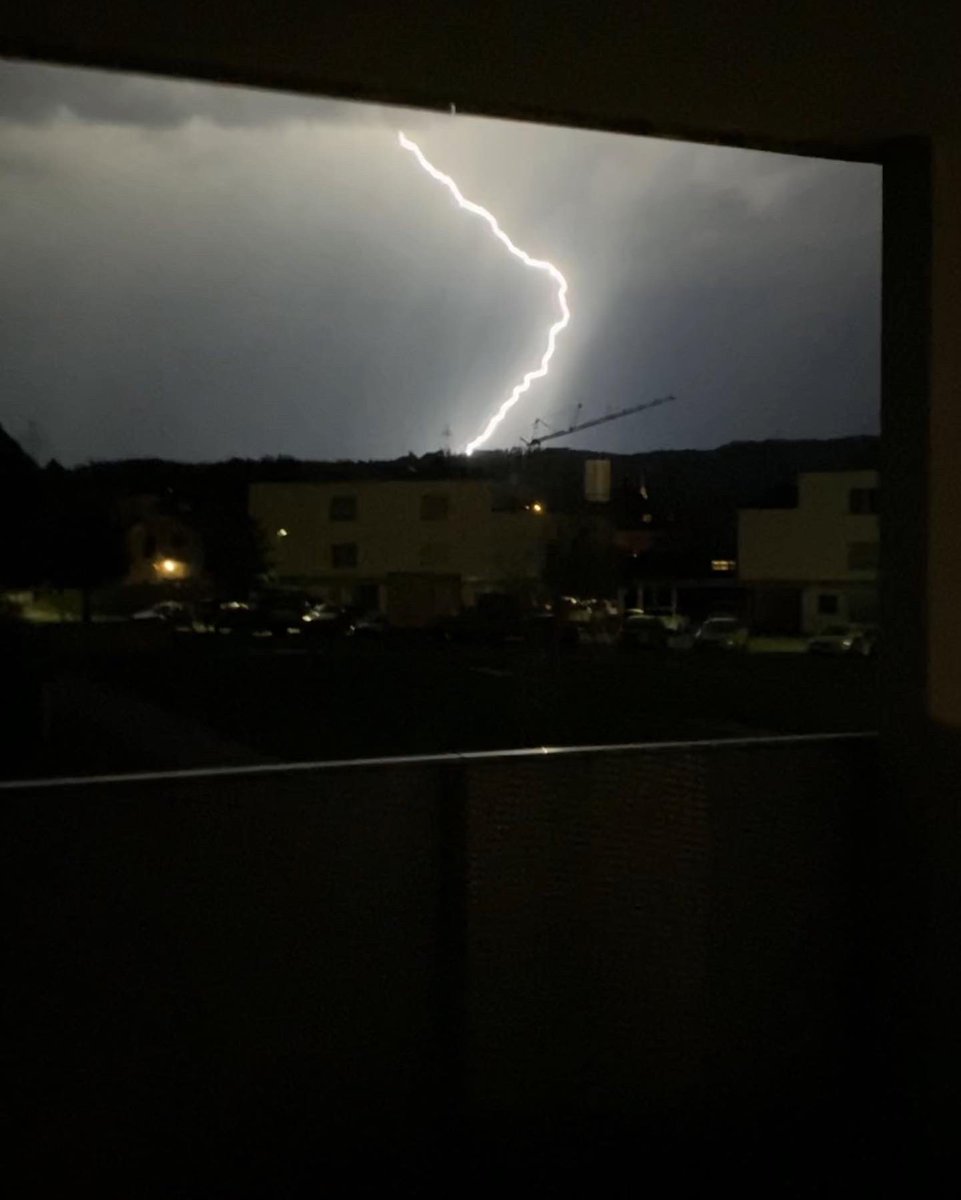 xMyliii's tweet photo. ⚡️😮🙈 https://t.co/PHLslHWdjB
