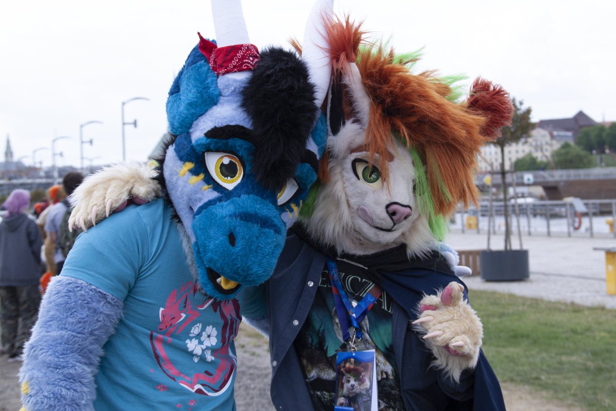 Fotki z jednym Smokiem podczas Furwalku w Szczecinie ❤️🦁🐲

📸 <a href="/TheMarchef/">theMarchef</a> 
🦁 <a href="/NalimbaFTer/">Nalimba Fursuit Traveler</a> 
🐲 <a href="/LennartDragon/">Lennart the Dragon</a> 
🛣️ <a href="/Lasztownia/">Łasztownia</a>