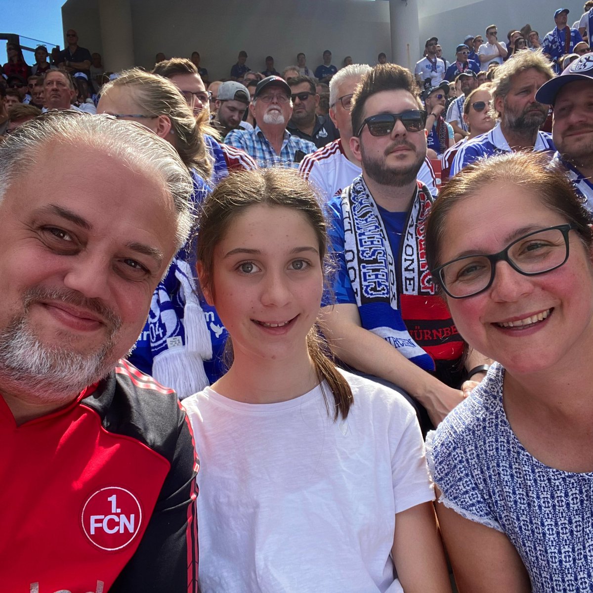 norimberga's tweet photo. Meisterschaftsfeier @s04 im #MaxMorlockStadion in #Nürnberg Meister #Aufsteiger #Aufstieg #Bundesliga 15.05.2022 #S04 #FCN #FCNS04
❤️🖤🤍💙 @1_fc_nuernberg #Schalke #DerClub #Club #Clubberer #glubb #nuernberg #schalke04 #schalkeundderfcn https://t.co/hHUfUpcsdH