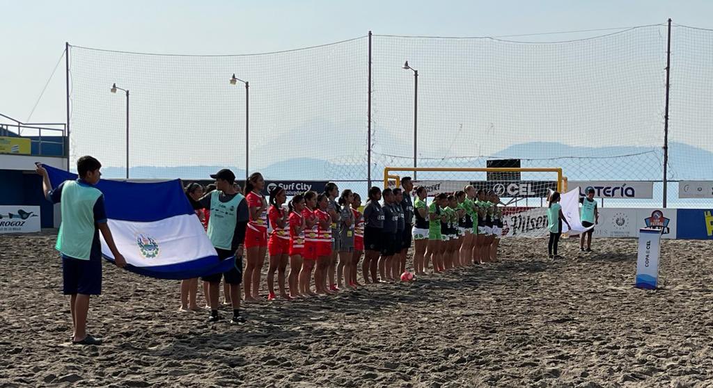AficionPumaU's tweet photo. Imágenes de la jornada de este día en la liga de fútbol playa , para los representativos del #BSUES .
#EstaEsLaU
📸 De @indeselsalvador https://t.co/ssmeJsXBmq