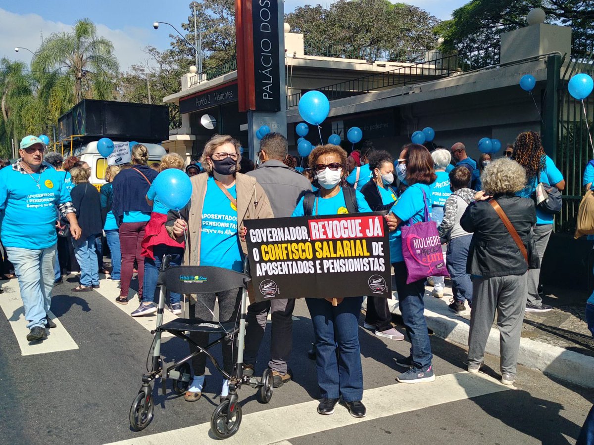 IolandaDeLuca1's tweet photo. Está perdendo a memória @rodrigogarcia_ ou larga de fingir #Aprove PDL22, pois nos aposentados e pensionistas somos 550 mil os quais jamais votaremos no #PSDB É ISSO QUE VOCÊ QUER O SOFRIMENTO NÃO SERÁ NOSSO!! https://t.co/o5WDhDrlSH