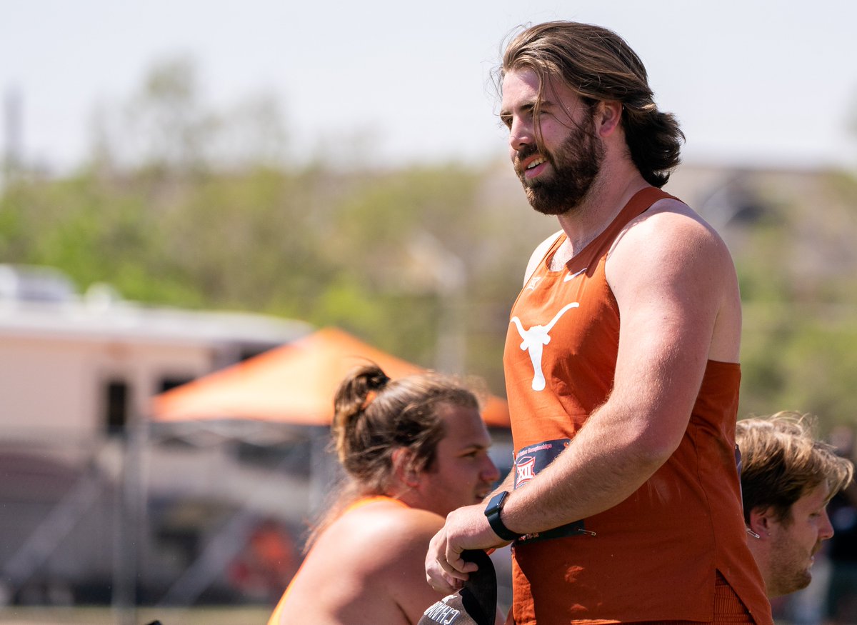 TexasTFXC's tweet photo. Longhorns score 12 points in the men's discus 🤘

@seanstavinohaa sets a PB to finish second at 57.16m(187-6) &amp; @le0thegerman finishes 5th with a PB at 53.69m (176-1) https://t.co/y3PFu9TAKi