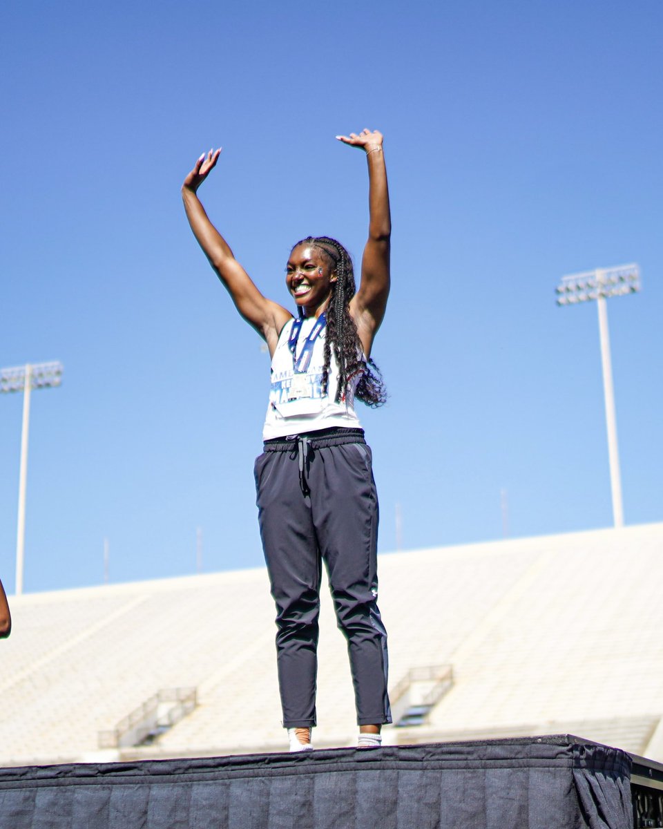 GoBearcatsTFXC's tweet photo. 𝗞𝗘𝗡𝗡𝗘𝗗𝗬 𝗠𝗔𝗥𝗔𝗕𝗟𝗘 𝗜𝗦 𝗚𝗢𝗟𝗗𝗘𝗡🥇 

With her jump of 13.12m @kennedymarable took home the win in the triple jump!

#Bearcats https://t.co/8LNki29OLR