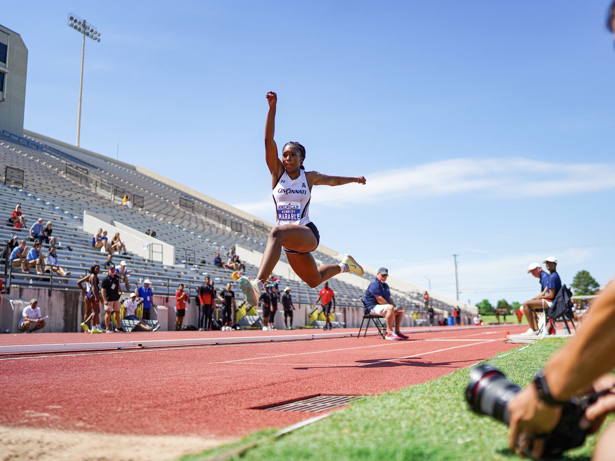 𝗞𝗘𝗡𝗡𝗘𝗗𝗬 𝗠𝗔𝗥𝗔𝗕𝗟𝗘 𝗜𝗦 𝗚𝗢𝗟𝗗𝗘𝗡🥇 

With her jump of 13.12m <a href="/kennedymarable/">ken</a> took home the win in the triple jump!

#Bearcats