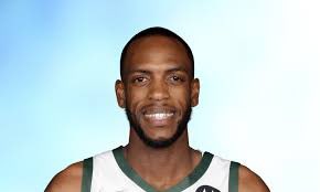 ButsonLogan's tweet photo. Do you guys think Khris might come back in the fourth quarter, save the day and such? https://t.co/duL3mzd5nR