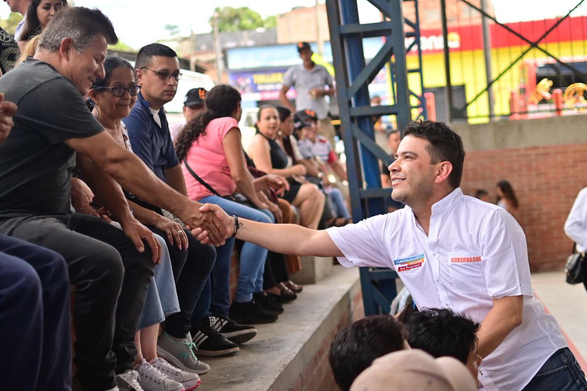 nicolasgarciab's tweet photo. Estamos invirtiendo casi 20 mil millones en Caparrapí, dentro de los que invertiremos 5 mil millones en la vía San Carlos, placahuellas, arreglo de maquinaria y el inicio del proceso contractual para construir urgencias y Sala de Partos, para que los caparrapos nazcan en el mpio. https://t.co/Ks5oQs6LLd