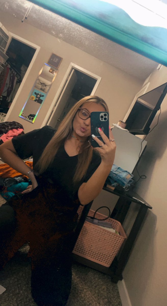 addicann_marie's tweet photo. messy room, messier life✨ https://t.co/xPnaXLIENt