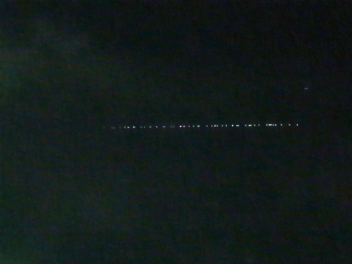 Wie eine Perlenkette sind gerade zahlreiche #Starlink-Satelliten über den hessischen Himmel gezogen. Beieindruckender Anblick, aber nicht unumstritten. #satellites #Hesse #Germany #space #spacedebris