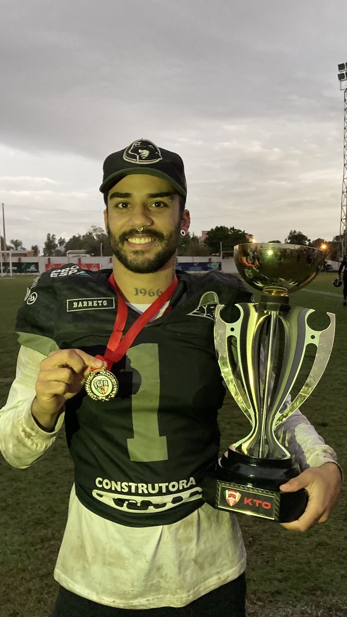 kaPotassio's tweet photo. BOA NOITE O PAI É DE NOVO CAMPEÃO GAÚCHO QUEM TEM MAIS TEM 7 VAMOOOO PORRAAAAAAAAA MEU PAU TÁ MT DURO https://t.co/O7o8ynLgVs